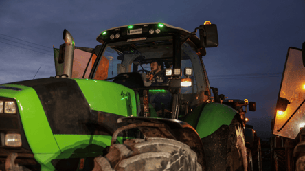 Румынское правительство заключило соглашение с фермерами и перевозчиками, чтобы прекратить протесты - 285x160