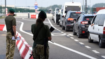 П’ять причин для виїзду українських чоловіків за кордон — що говорить законодавство - 285x160