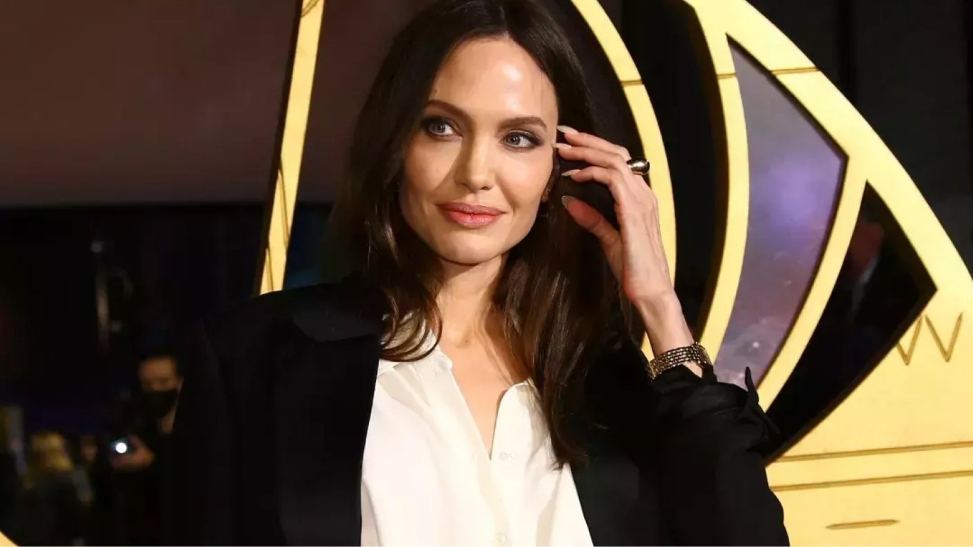 Обнародована переписка российского олигарха с Джоли