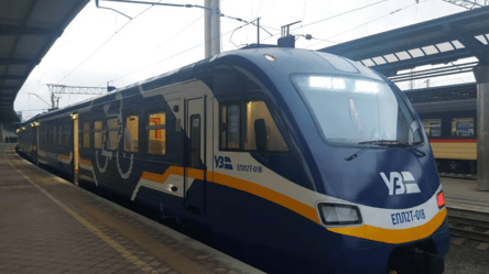 Укрзалізниця запустила додатковий потяг зі Львова до Карпат — який буде графік - 290x166