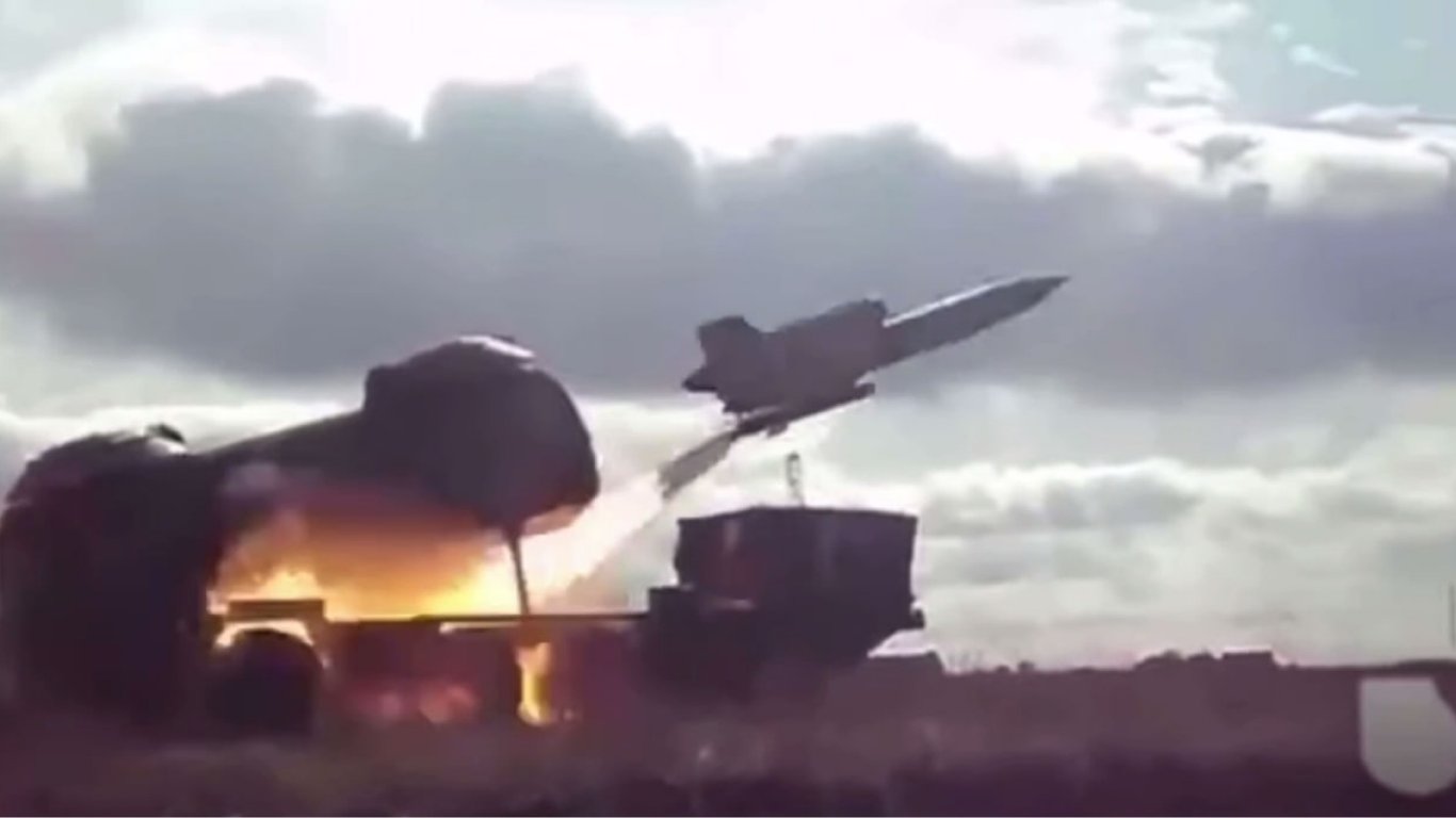 ГУР опублікувало відео з атаками України на російські аеродроми