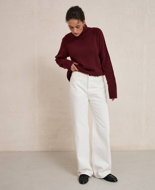 Прямі джинси чудово працюють в образах