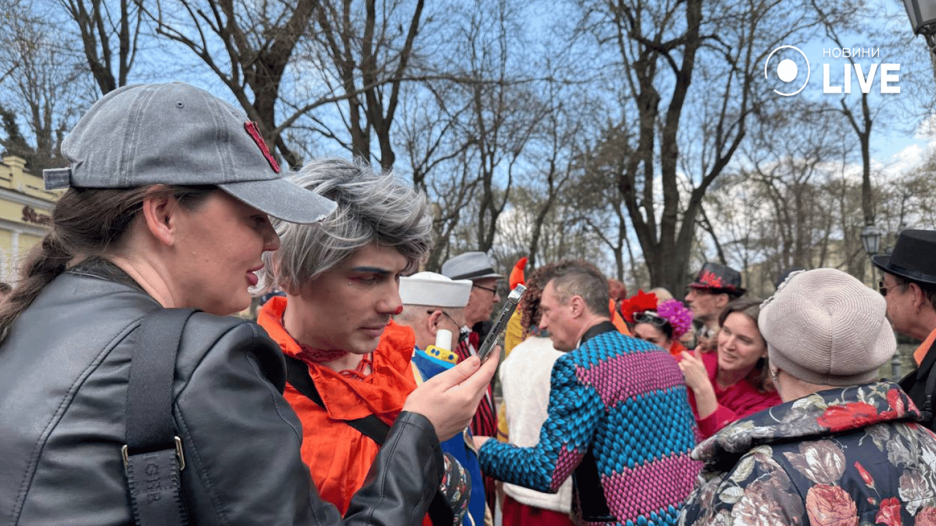 Жарти, фокуси та сміх – як одесити відзначили день гумору (фото) - фото 7
