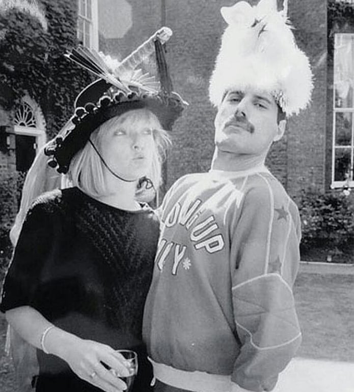 Як заробляє кохана Фредді Мерк'юрі Мері Остін