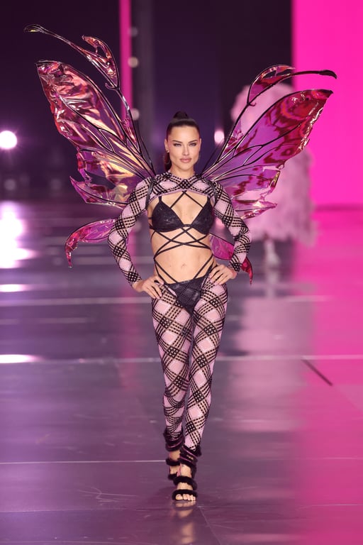 Адріана Ліма на Victoria's Secret Fashion Show