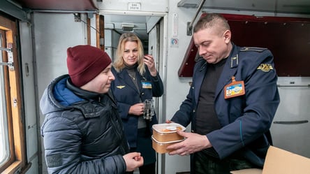 УЗ забезпечить гаряче харчування для пасажирів у разі евакуації - 285x160