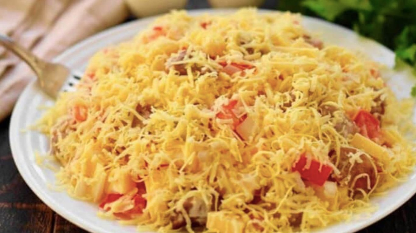 популярний салат в кафе і ресторанах Французький поцілунок