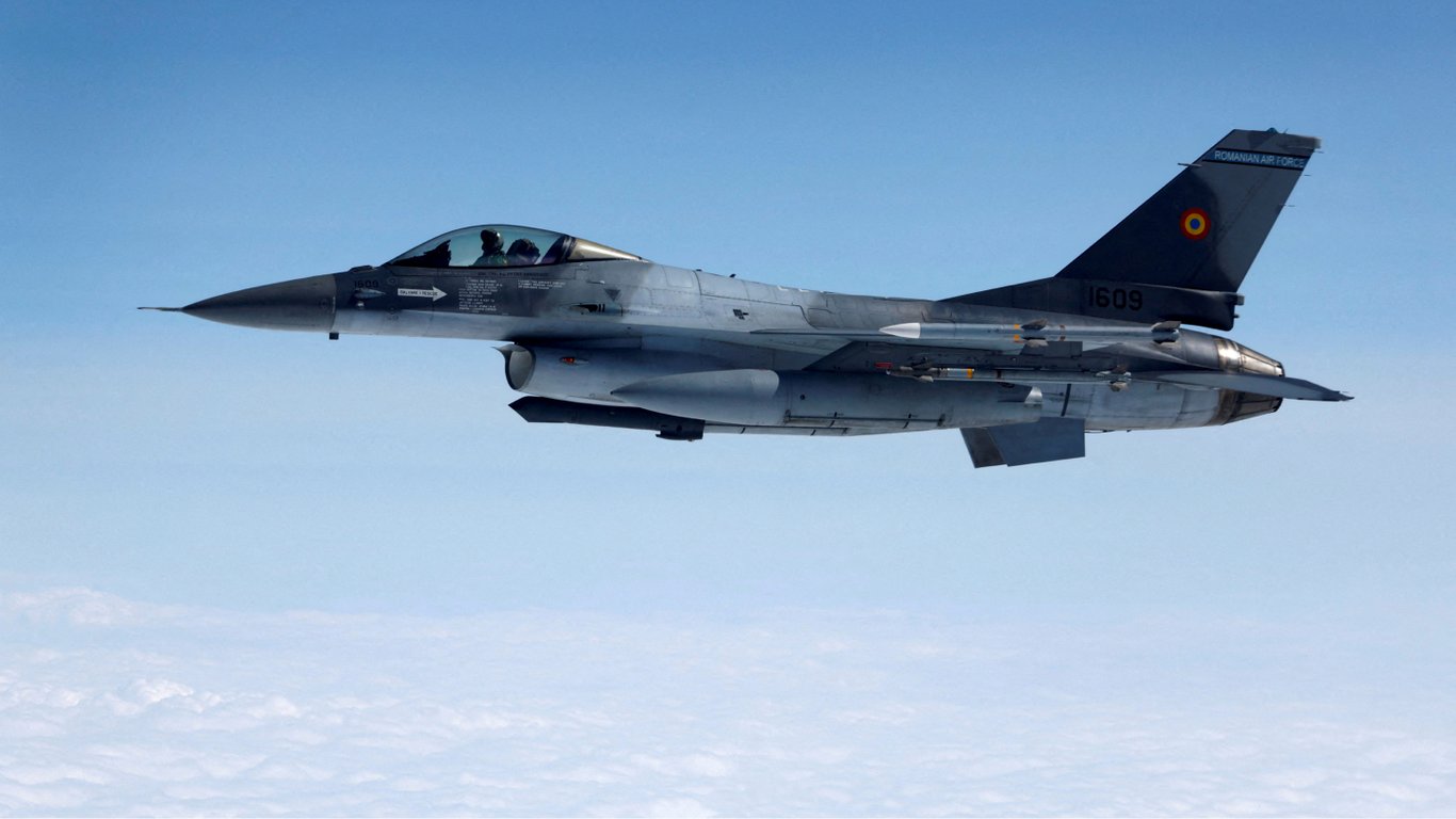 Європа не може розпочати навчання українців на F-16, адже немає схвалення від США, — ЗМІ