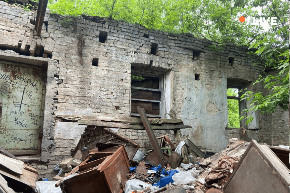 На Вознесенском спуске разбирают историческую усадьбу — фото - фото 4