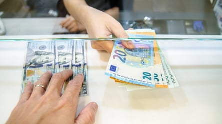 Курс євро до долара різко послабшав — в чому причина падіння - 285x160