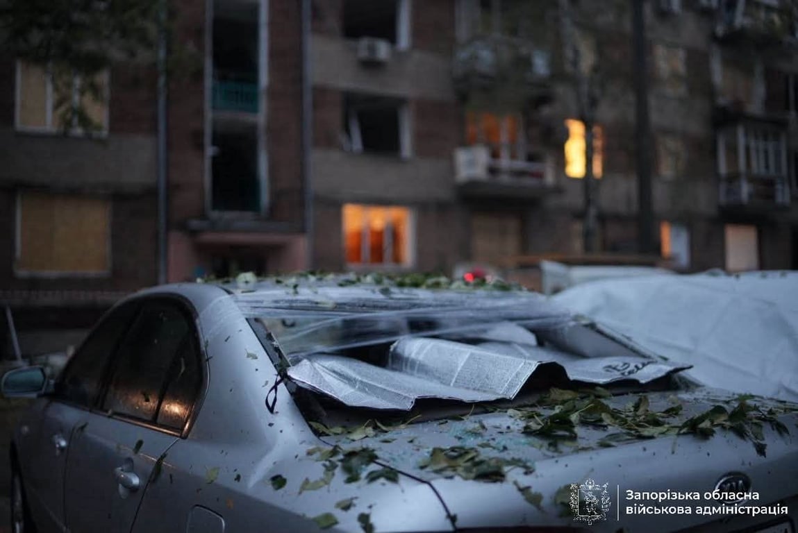 Наслідки нічного обстрілу Запоріжжя для припаркованих автомобілів