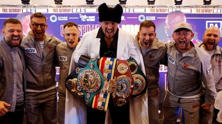 Промоутер заявил, что у Усика начнут отбирать чемпионские титулы - 285x160