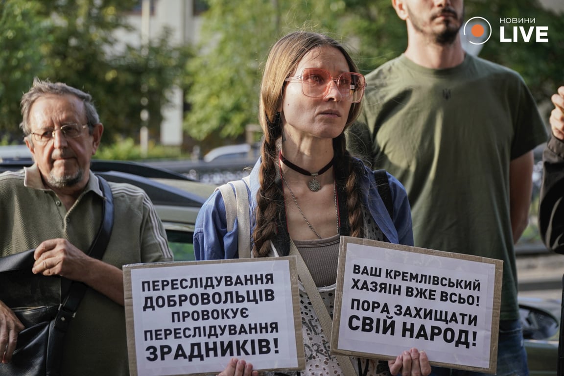 Украинцы вышли на митинг под посольство Грузии