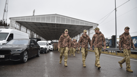 Очереди на границе Украины — какие КПП в незначительных пробках - 285x160