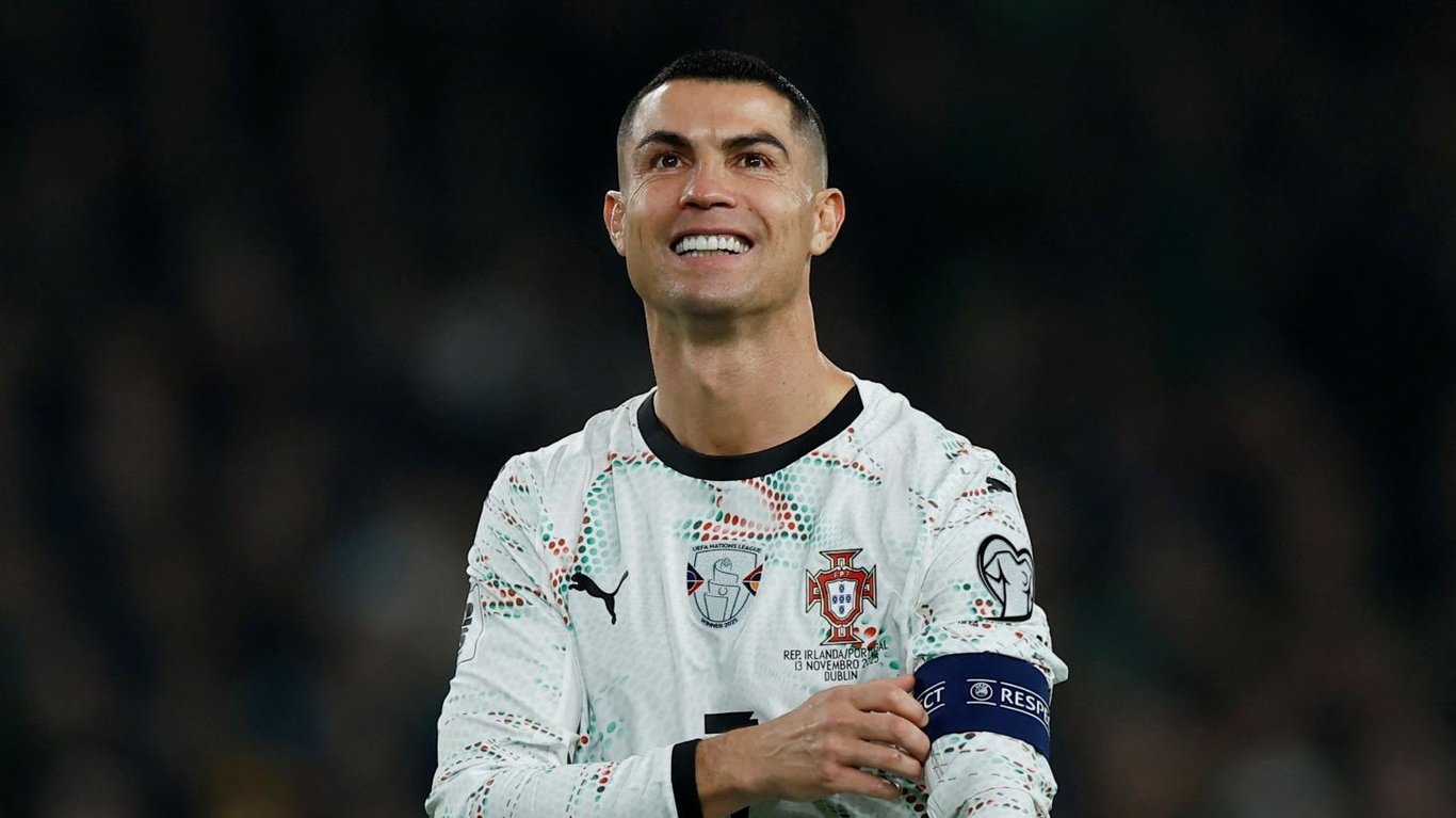 Криштиану Роналду в матче за сборную Португалии