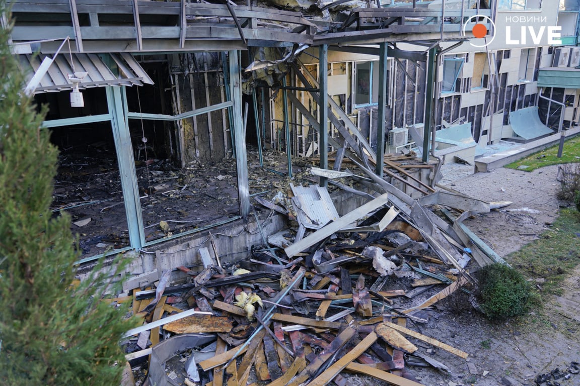 Пошкодження після падіння БпЛА у Києві 7 листопада