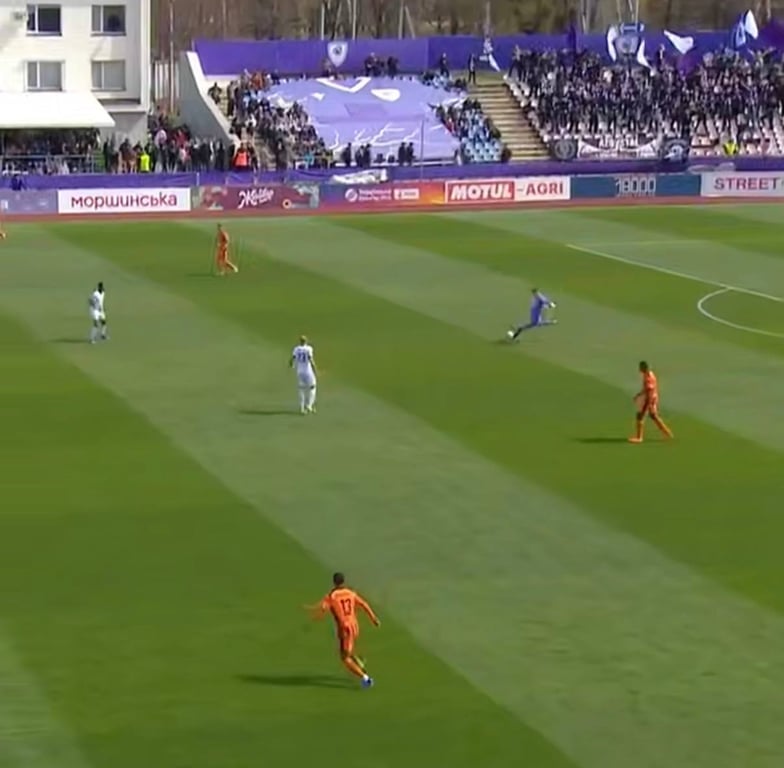 Дмитрий Ризнык делает голевую передачу в матче с ЛНЗ