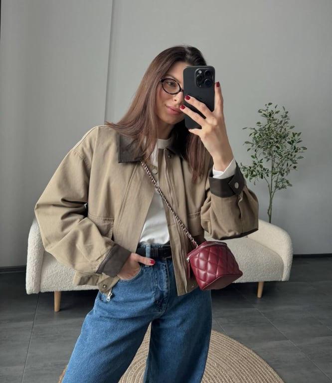 Носіть джинси з тренчем