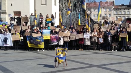 У Львові на мітингу підтримки полонених "азовців" декламували вірші Шевченка - 285x160