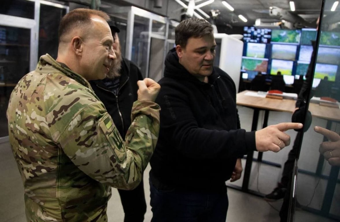 Олександр Сирський з воїнами ЗСУ