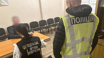 Нарахував собі 600 тис. грн — на Одещині затримали головлікаря - 290x166