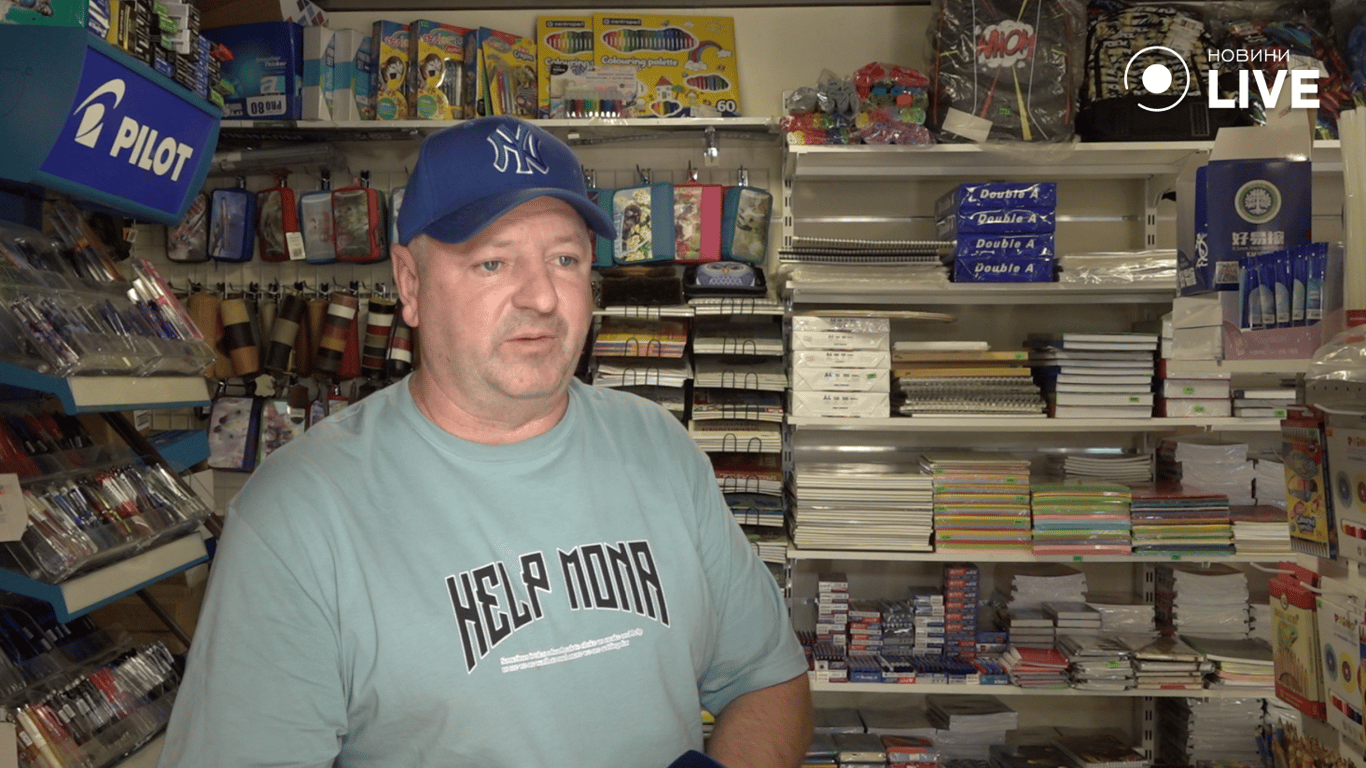 продавець Анатолій, про вартість канцтоварів 