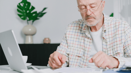 Понад 22 тис. грн — як українцям отримувати таку пенсію в Польщі - 285x160