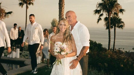У мережі з'явились фото з весілля мами Майлі Сайрус на березі океану - 285x160