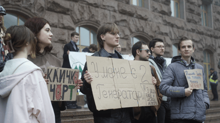 Краще б навіть равлик впорався: киянка про Кличка під час протесту - 290x160
