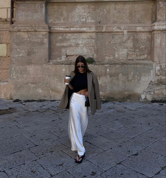 Белая атласная юбка макси