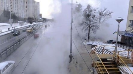 У Києві дівчина впала в яму з окропом — справу розслідує поліція - 285x160