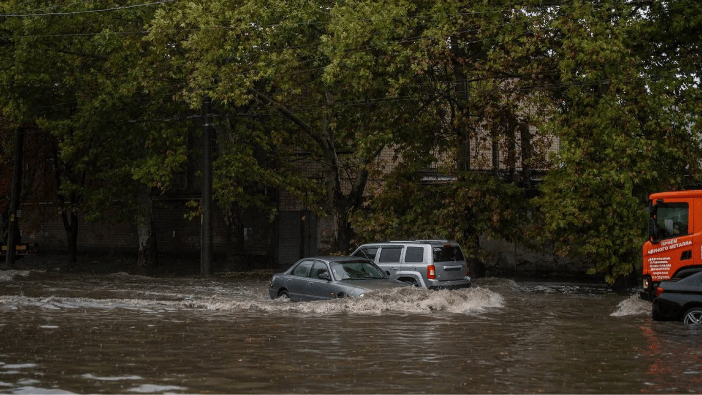 В Одесі вирує негода
