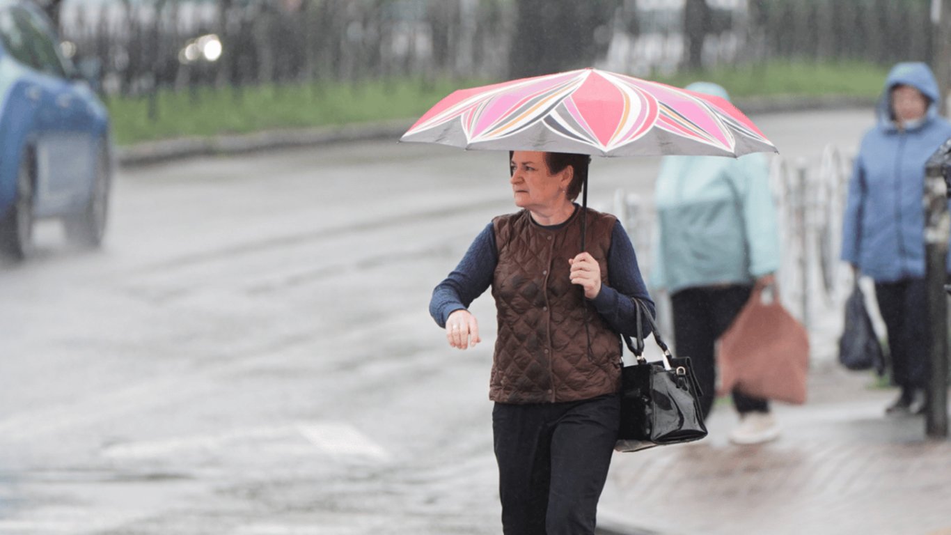 Гидрометцентр предупреждает о дождях почти по всей Украине сегодня