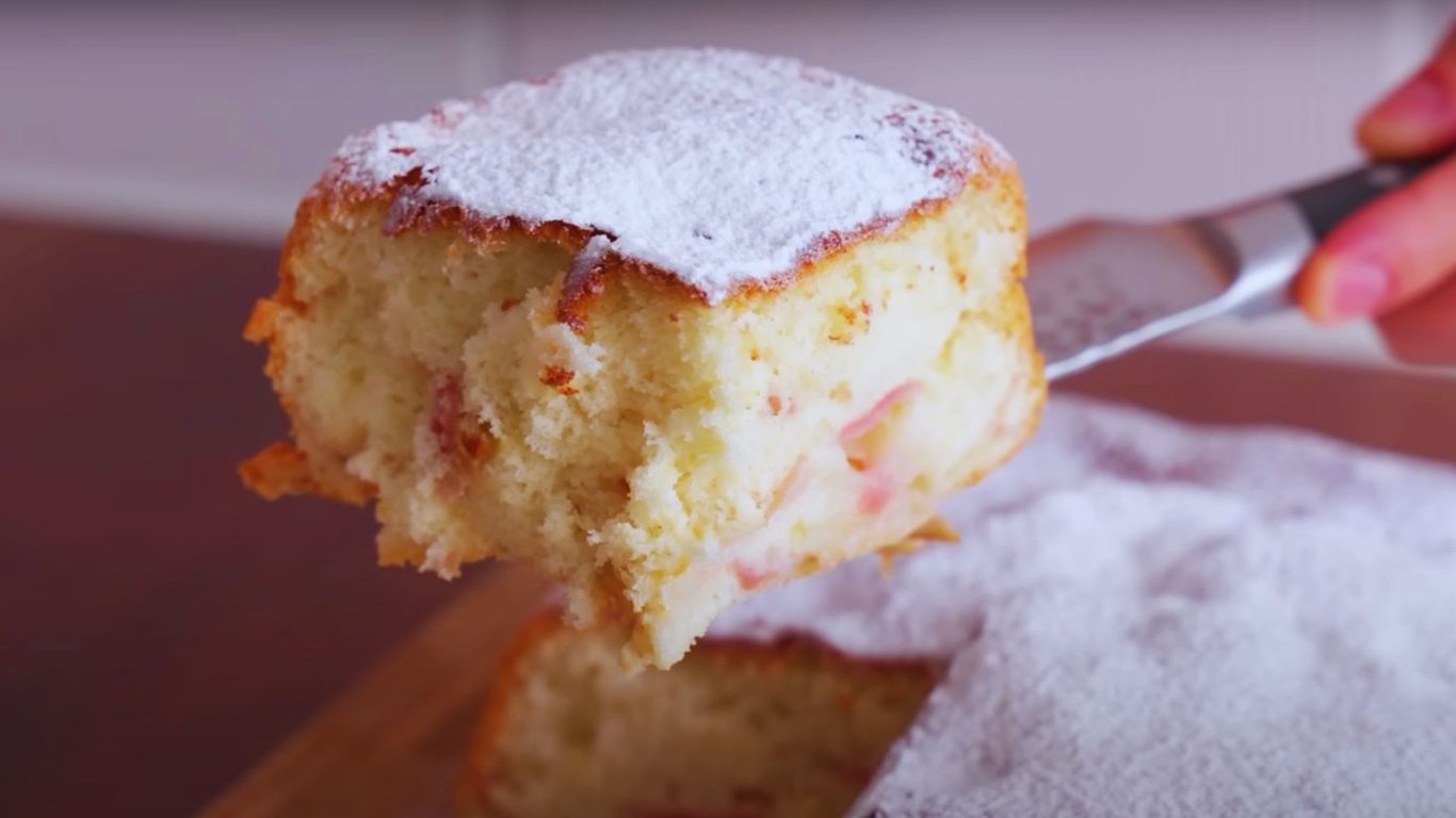 Яблучний пиріг тане в роті —відео рецепт
