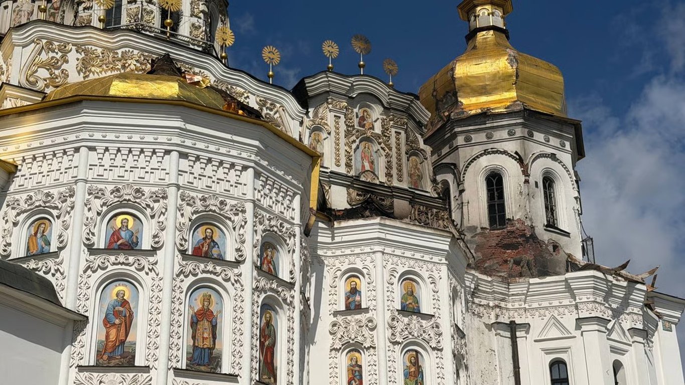 Российский дрон целенаправленно целил в Лавру: эксперт
