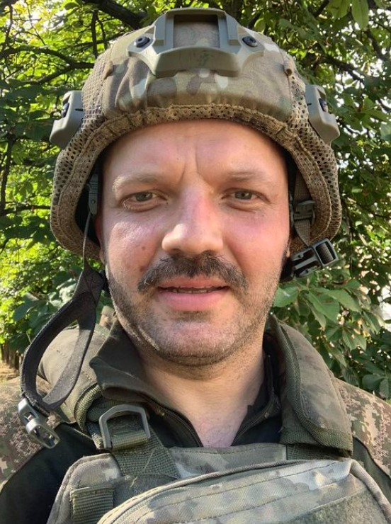 Известный украинский певец присоединился к рядам ВСУ - фото 1