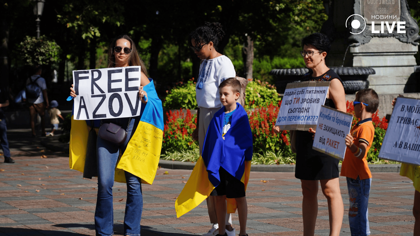 Годовщина акции "Деньги на ВСУ" - горожане собрались в центре Одессы - фото 2