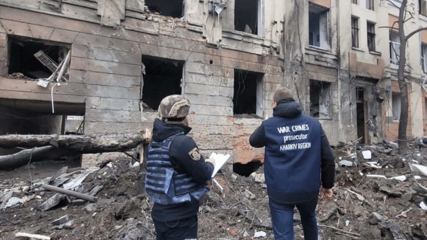 Прокуратура расследует ракетный удар по центру Харькова