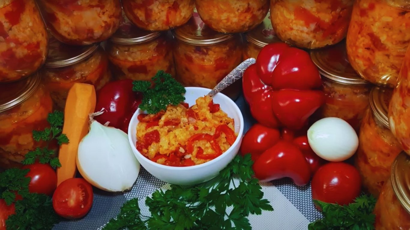 Салат з рису на зиму, як самостійна страва — відео рецепт