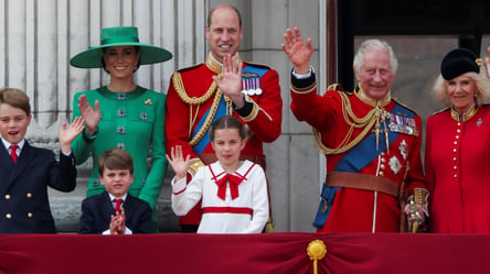 Майстри фотошопу — у мережі з'явилось ще одне відредаговане фото королівської родини - 285x160