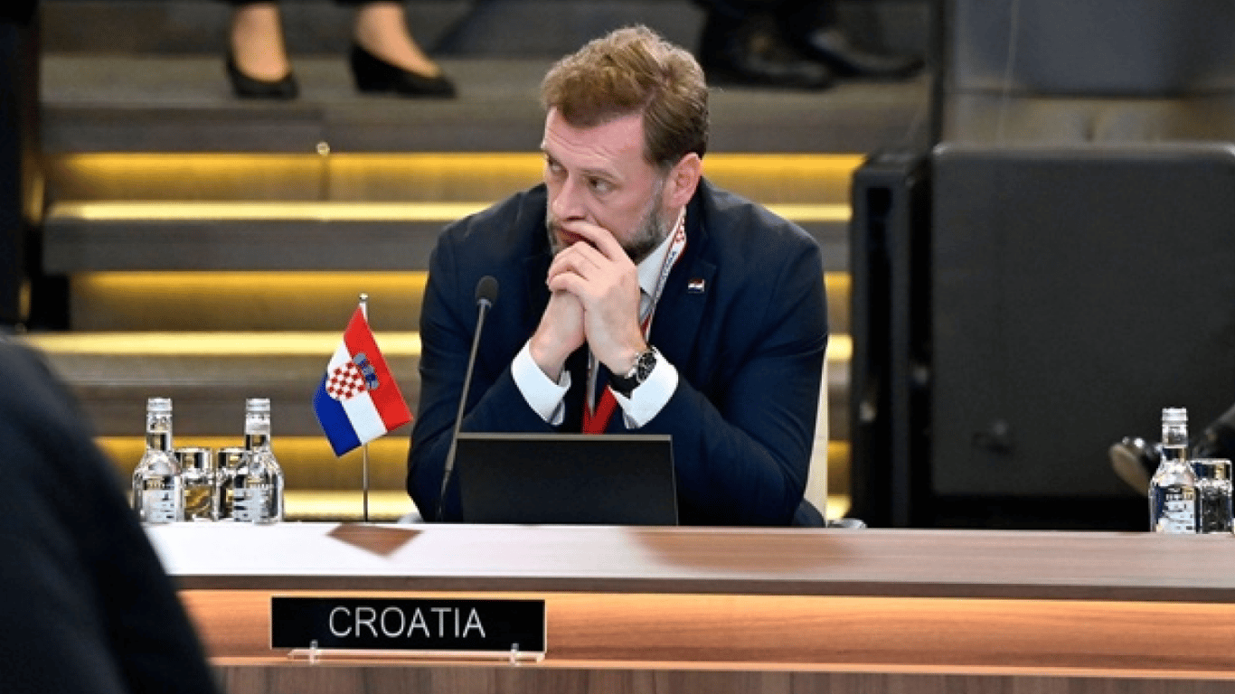 В Хорватии уволили министра обороны, который стал виновником смертельного ДТП
