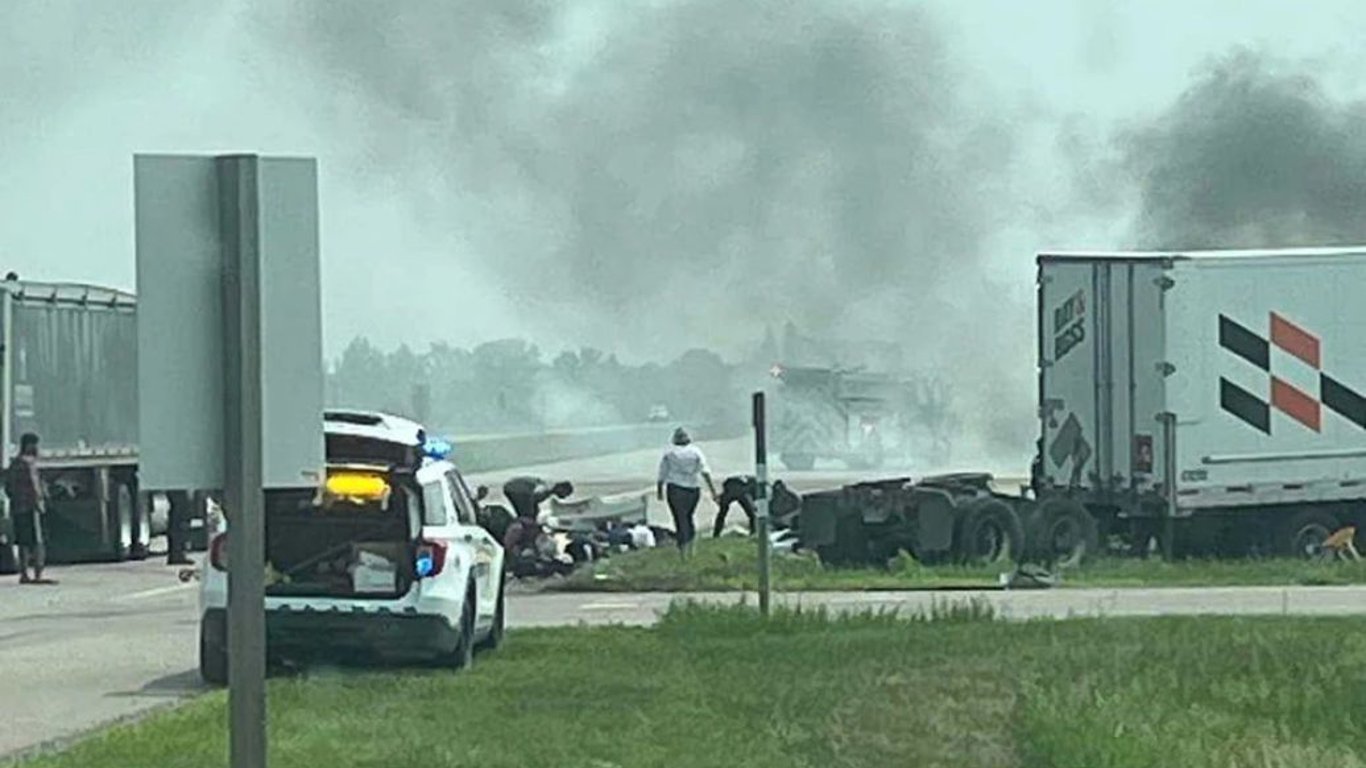 В Канаде погибли 15 человек из-за столкновения автобуса и грузовика
