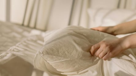 Чому постіль треба прати частіше — лікар розповів про ризики - 285x160