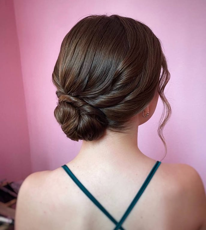 Стильні зачіски на Новий рік Змії 2025 — святкові образи - фото 1