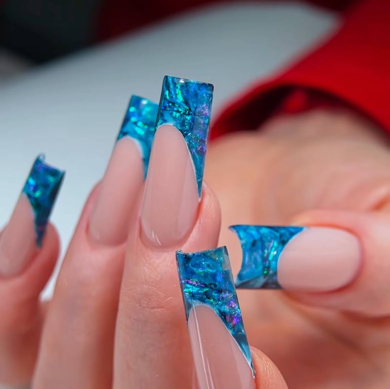 Стильний дизайн манікюру в стилі френч