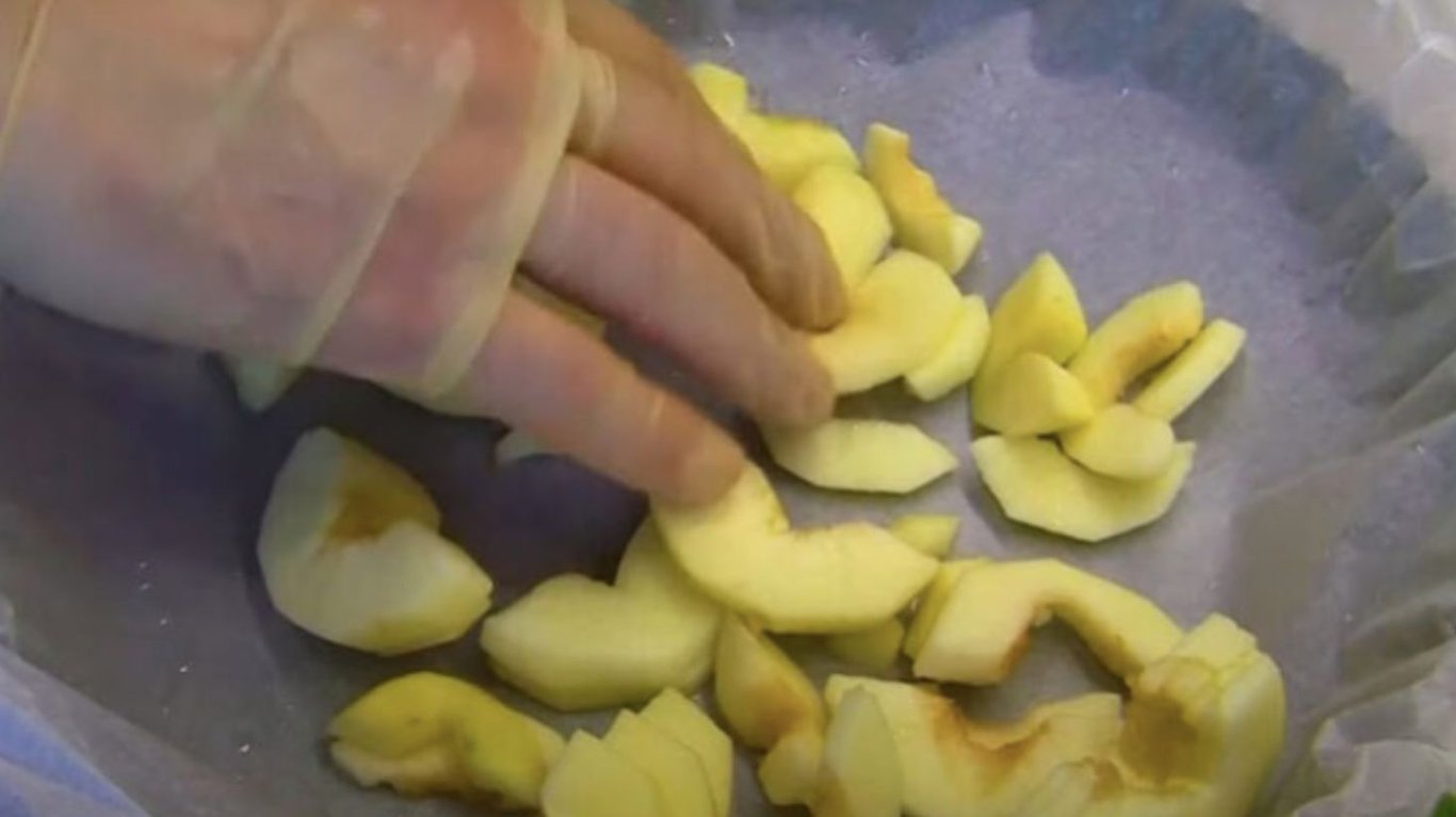 рецепт пирога, знадобиться всього 2 яблука