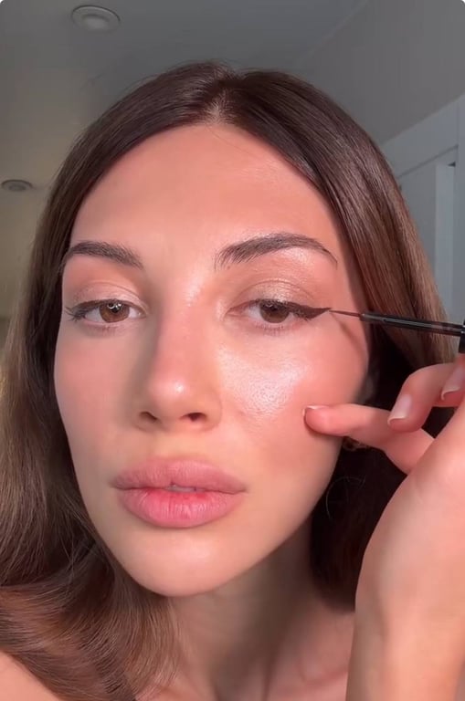 Стриманий макіяж буде мати природній вигляд