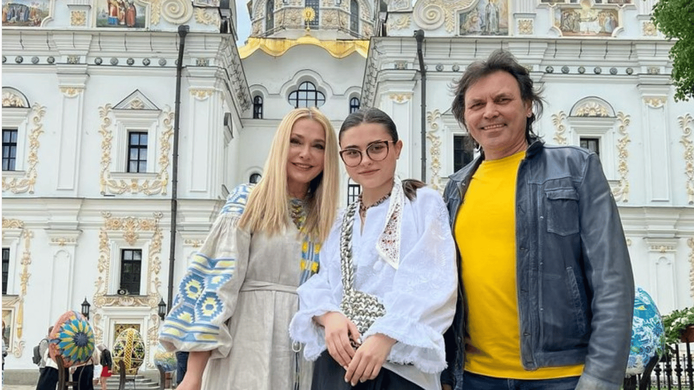 Украинские звезды поздравили украинцев с Пасхой.