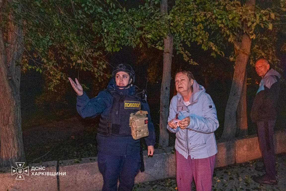 Психолог ДСНС допомагає мешканцям Харкова після атаки