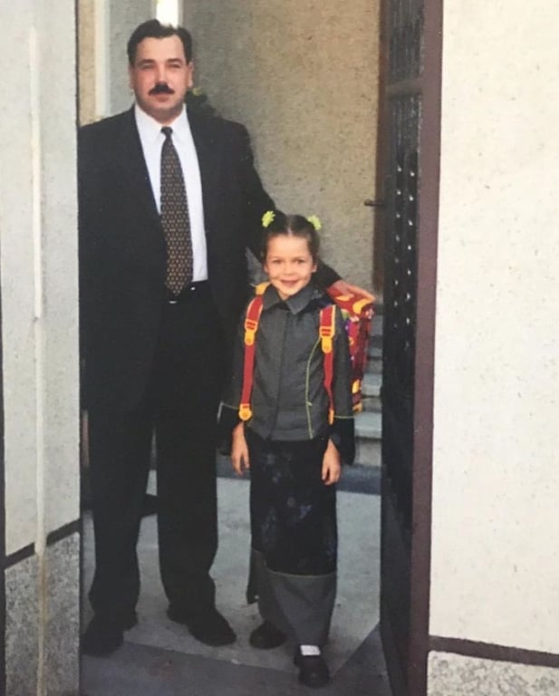 "Скоро приїду, обіймами все розкажу": Аліна Гросу зворушливо привітала батька з днем народження - фото 2